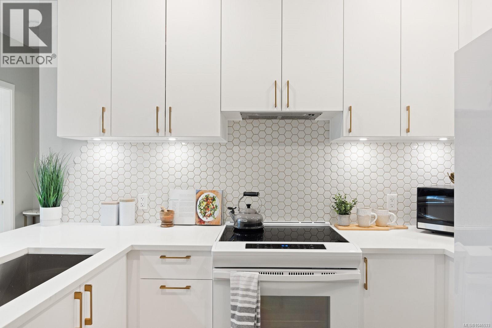#303 2348 Beacon Ave - Image 4