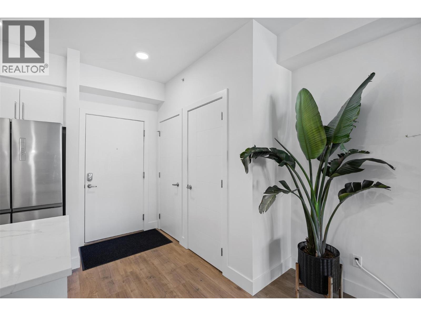 #314 2046 ROBSON Place - 4