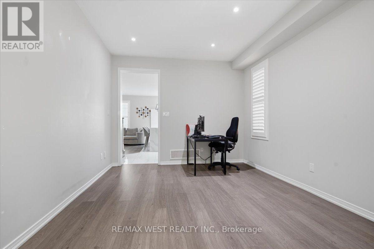29 STOCKELL CRESCENT - 20