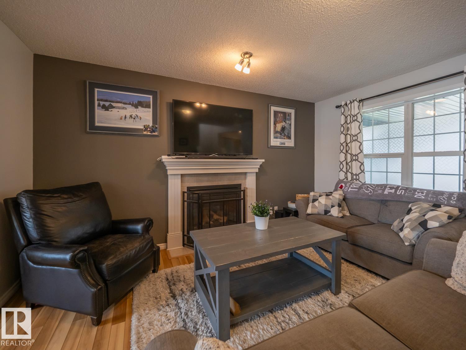 12124 17 AV SW - 5