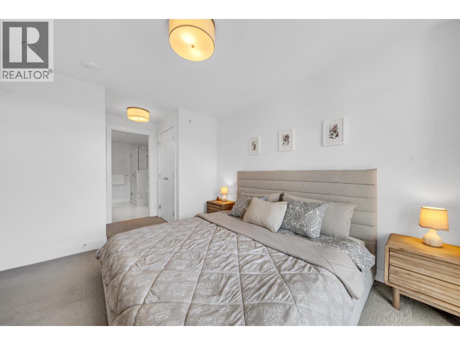 305 2707 LIBRARY LANE, North Vancouver