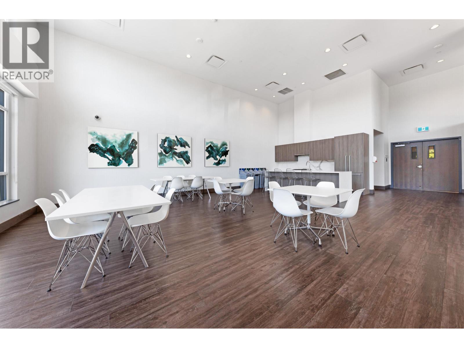 305 2707 LIBRARY LANE, North Vancouver