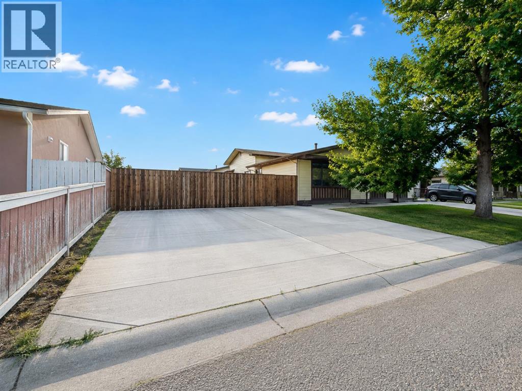 88 Castleglen Way NE - 3