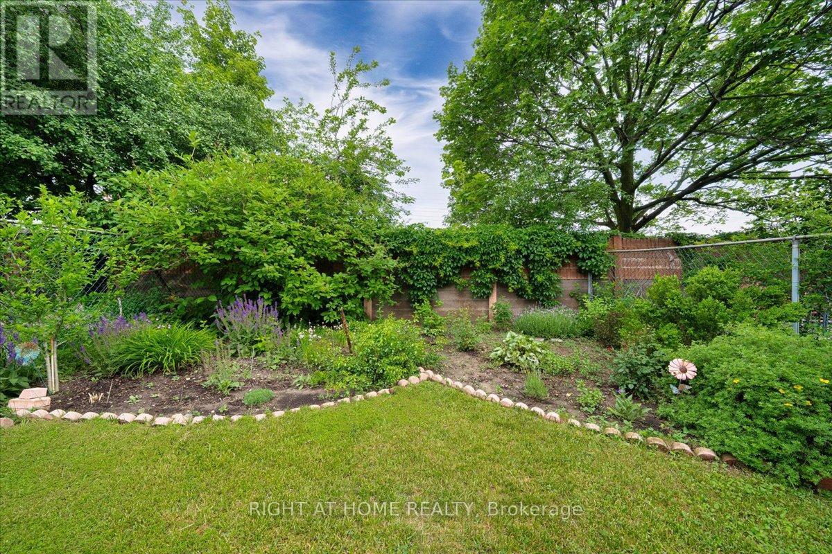 72 REJANE CRESCENT - 27