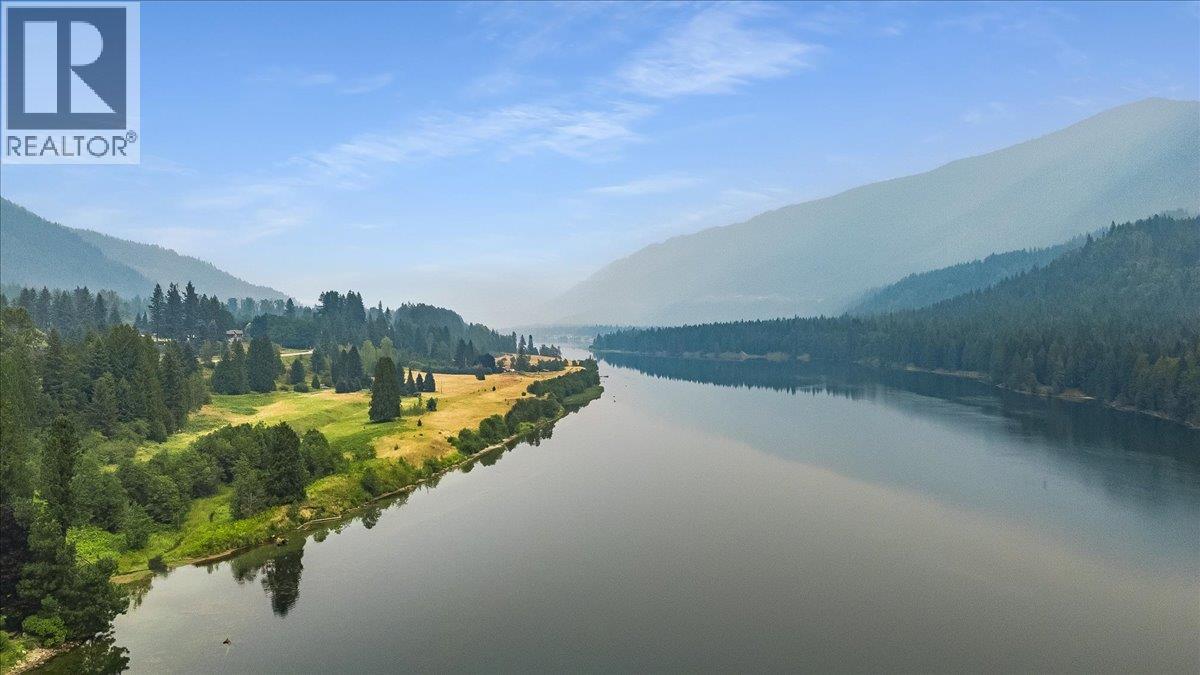 1864 Highway 3A, Castlegar — photo 3