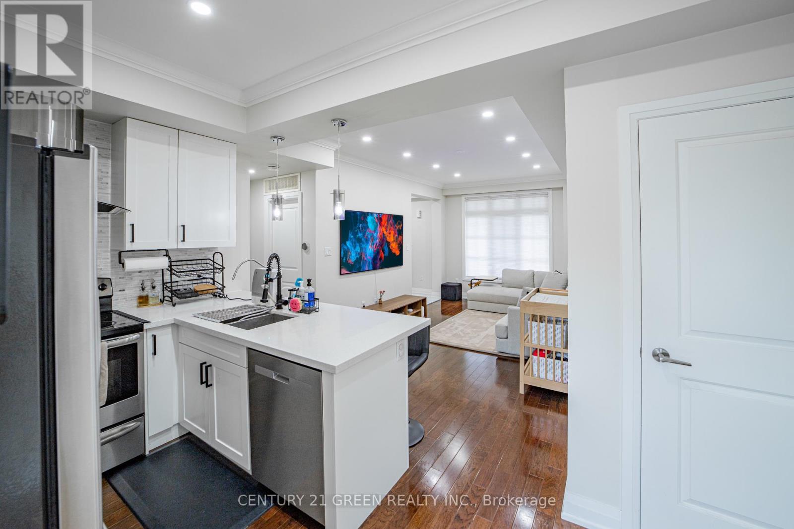 #5 3071 CAWTHRA ROAD - 34