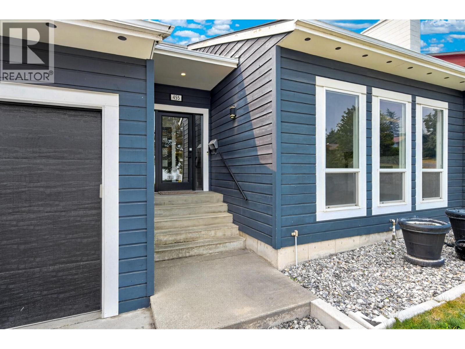 455 Laurier Drive - 2