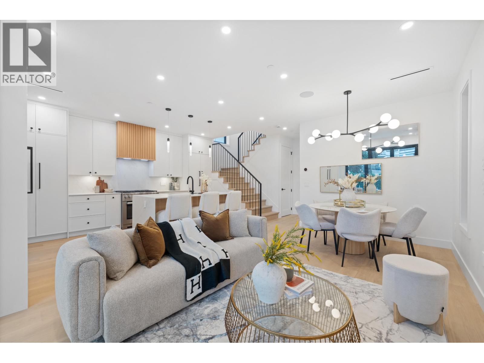 1 2846 W 12TH AVENUE, Vancouver