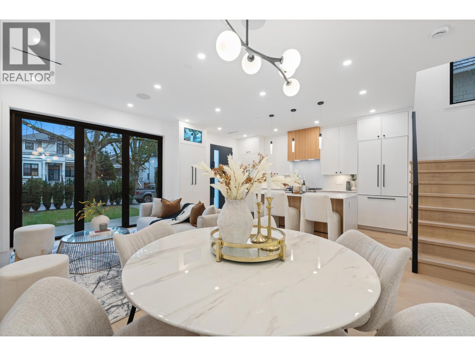 1 2846 W 12TH AVENUE, Vancouver