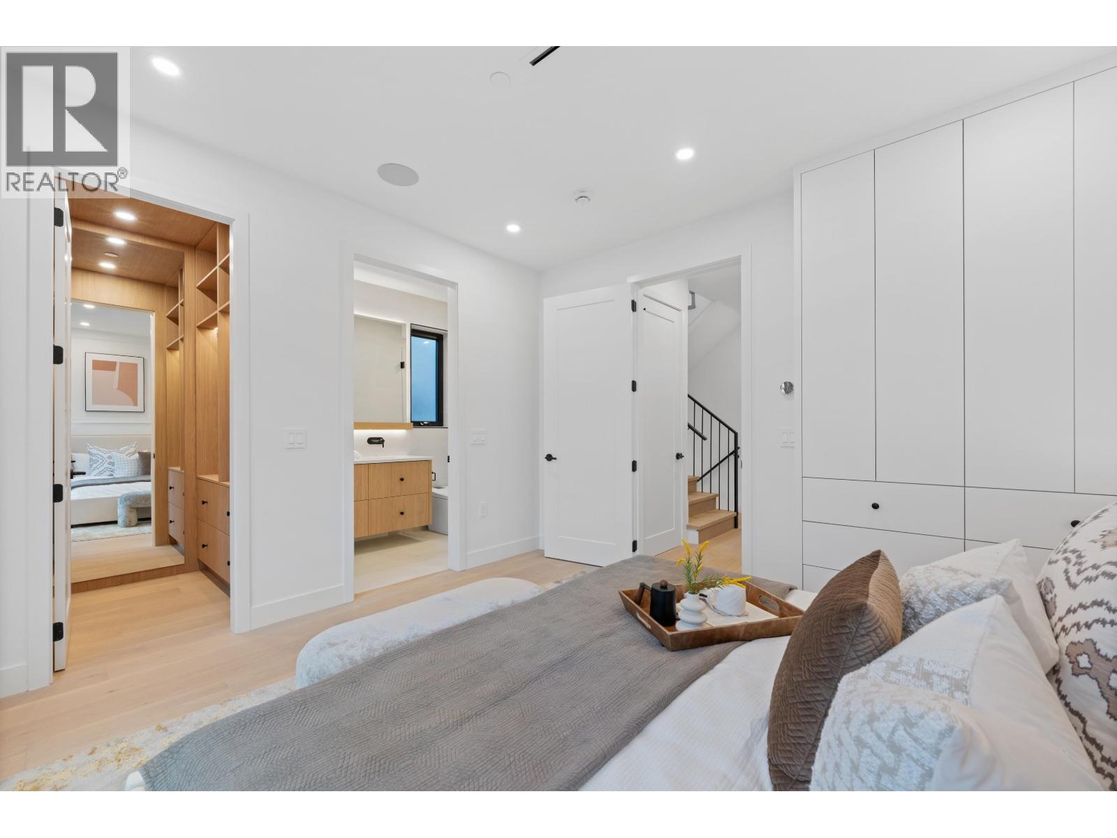 1 2846 W 12TH AVENUE, Vancouver