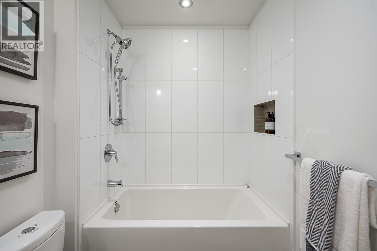 313 553 FOSTER AVENUE, Coquitlam