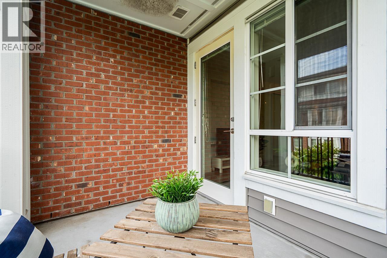 313 553 FOSTER AVENUE, Coquitlam