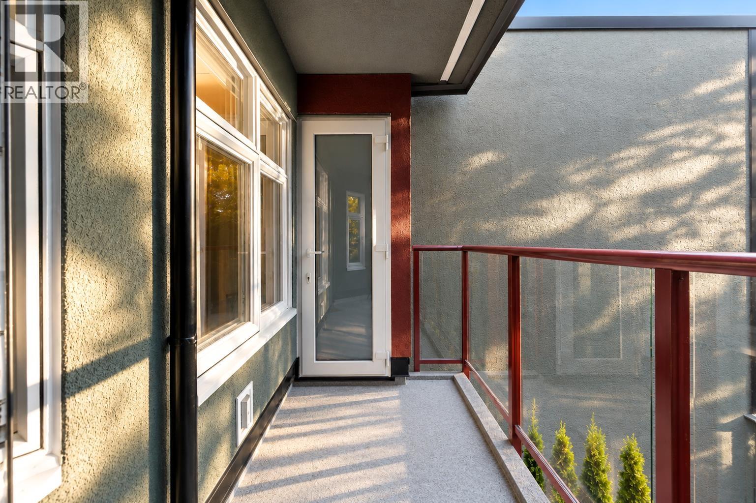 307 2800 CHESTERFIELD AVENUE, North Vancouver