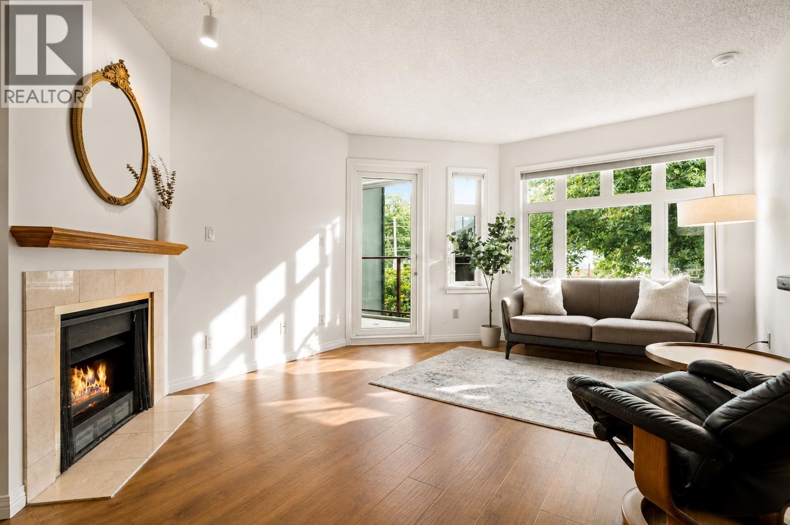 307 2800 CHESTERFIELD AVENUE, North Vancouver