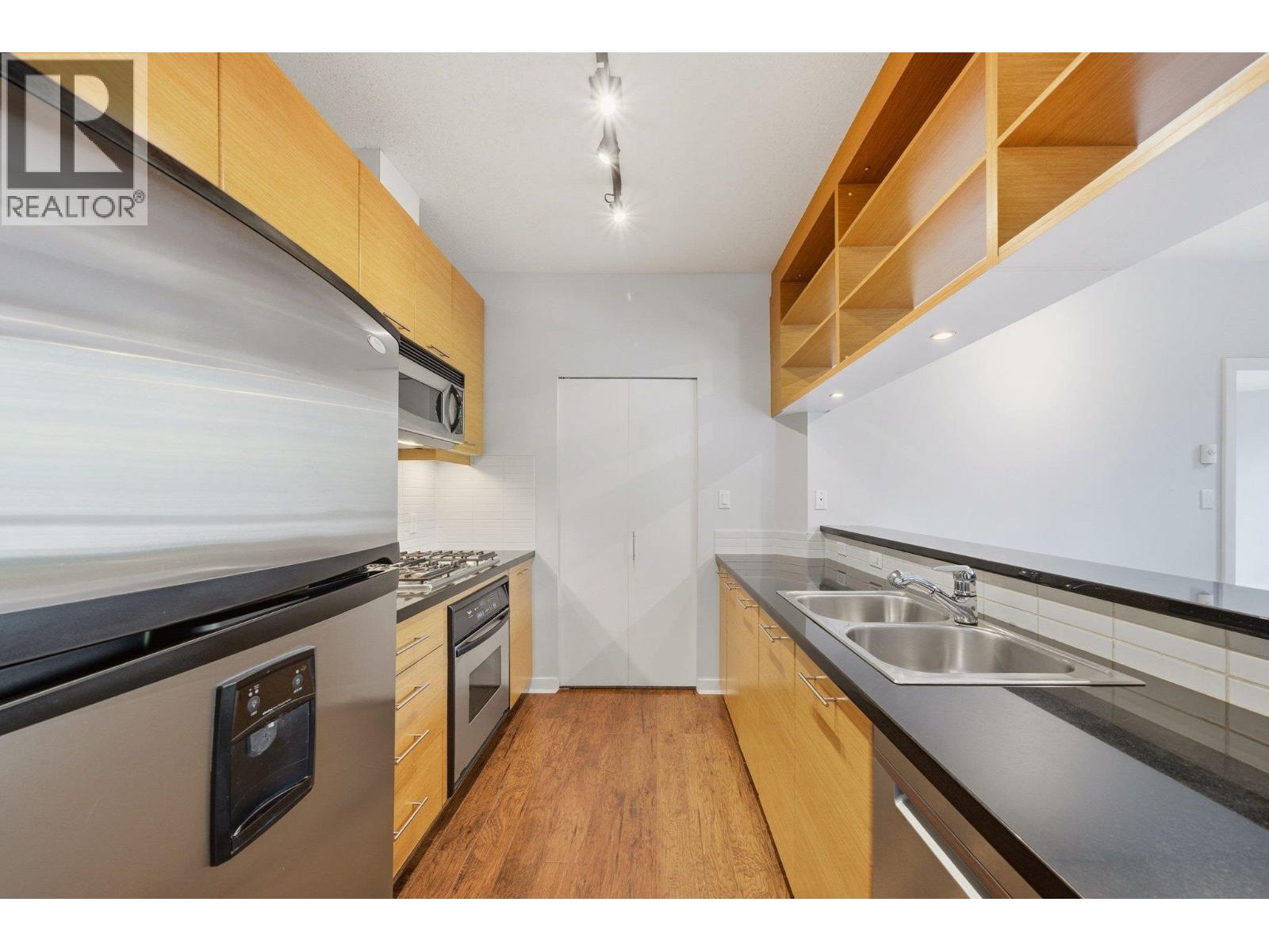 318 560 RAVEN WOODS DRIVE, North Vancouver