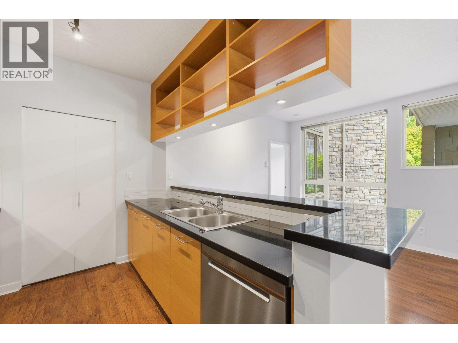 318 560 RAVEN WOODS DRIVE, North Vancouver