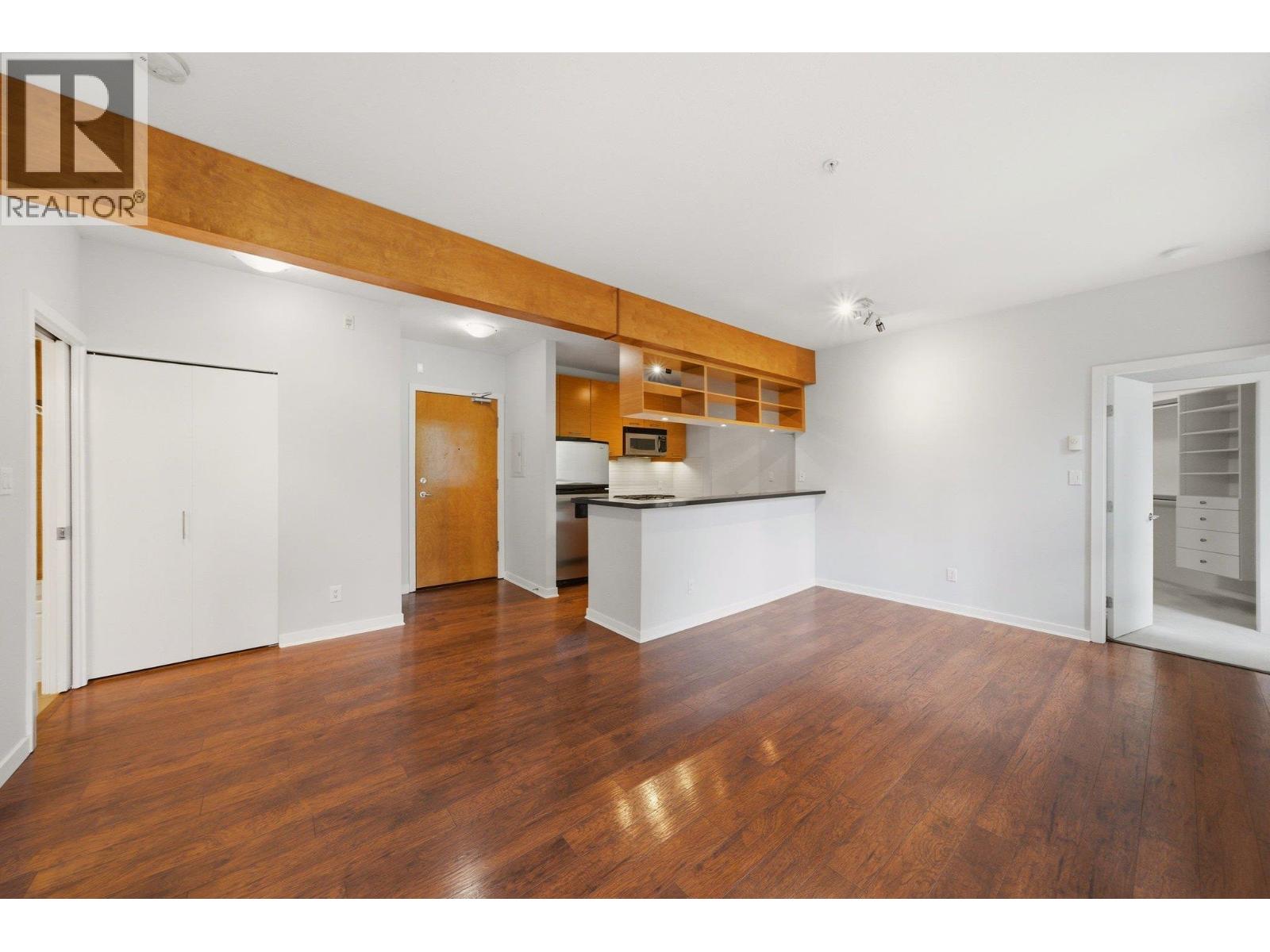 318 560 RAVEN WOODS DRIVE, North Vancouver