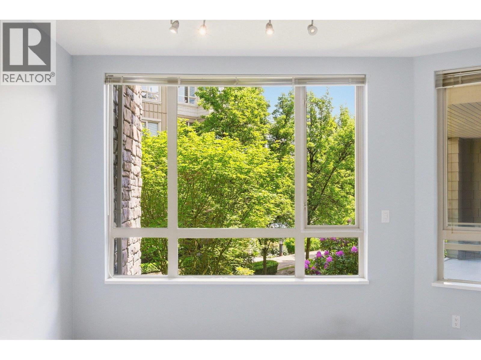318 560 RAVEN WOODS DRIVE, North Vancouver