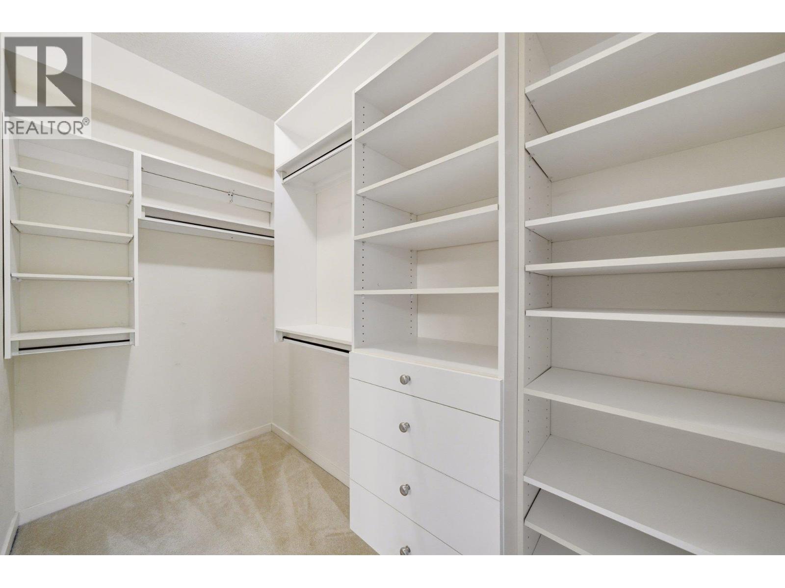 318 560 RAVEN WOODS DRIVE, North Vancouver