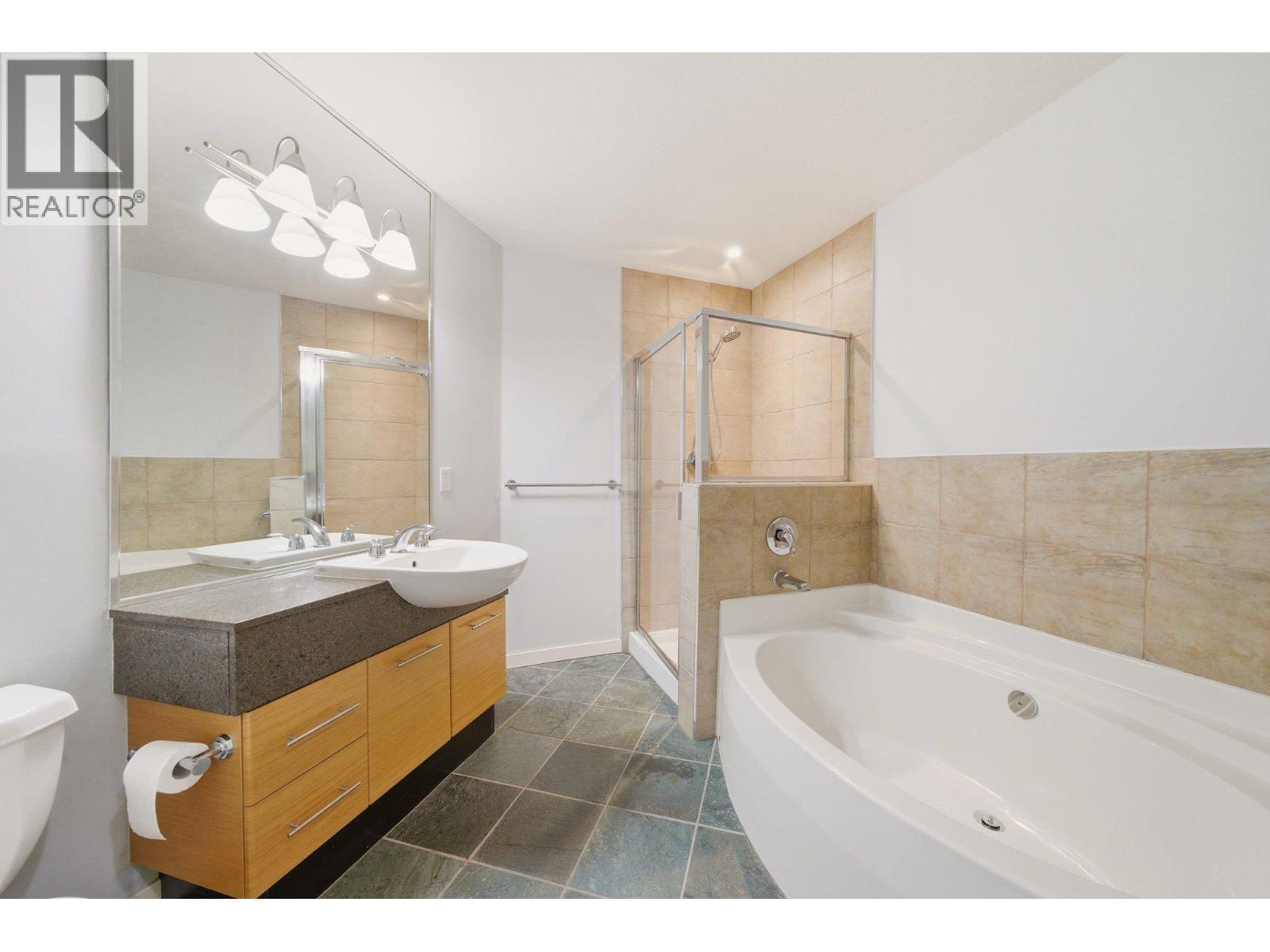 318 560 RAVEN WOODS DRIVE, North Vancouver