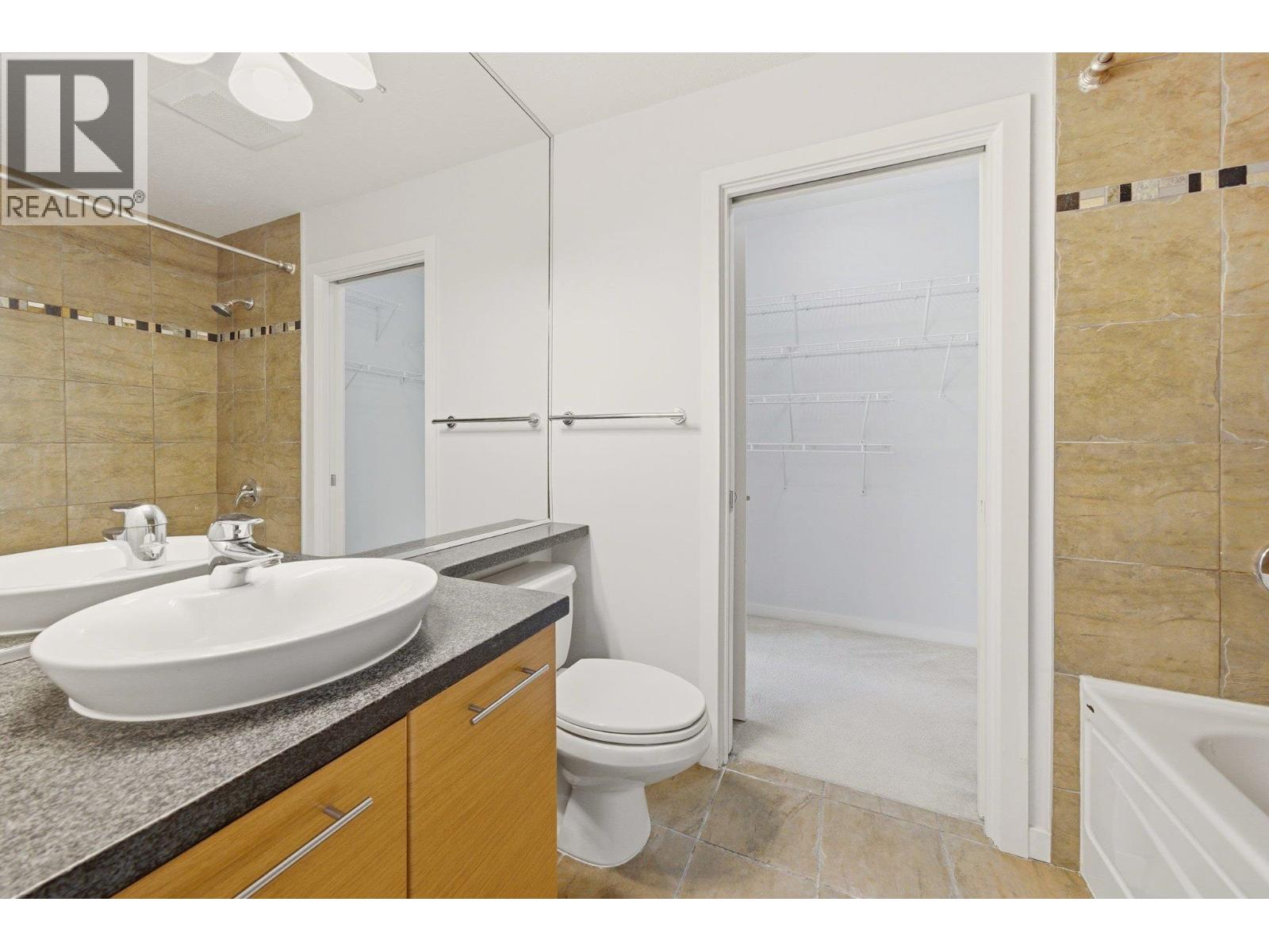 318 560 RAVEN WOODS DRIVE, North Vancouver