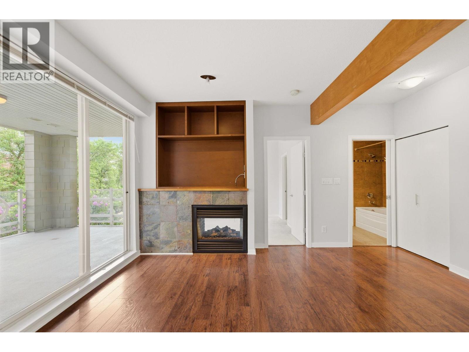 318 560 RAVEN WOODS DRIVE, North Vancouver