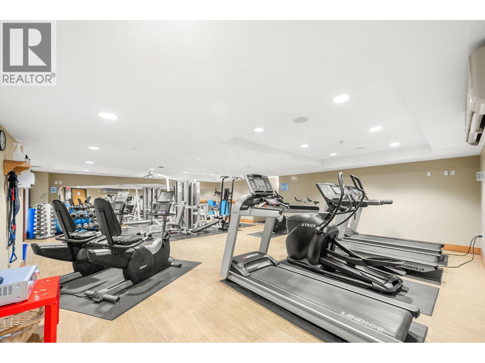 318 560 RAVEN WOODS DRIVE, North Vancouver