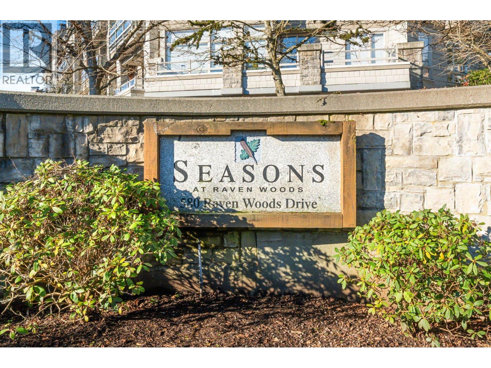 318 560 RAVEN WOODS DRIVE, North Vancouver