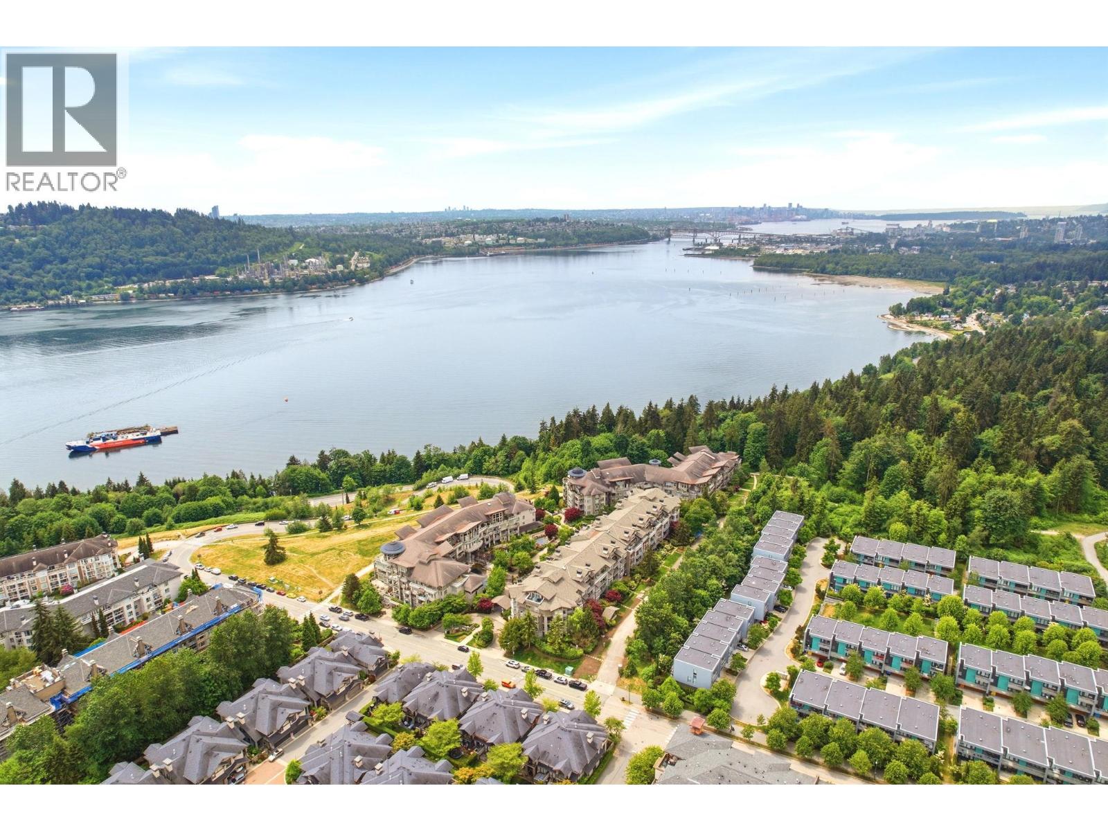 318 560 RAVEN WOODS DRIVE, North Vancouver