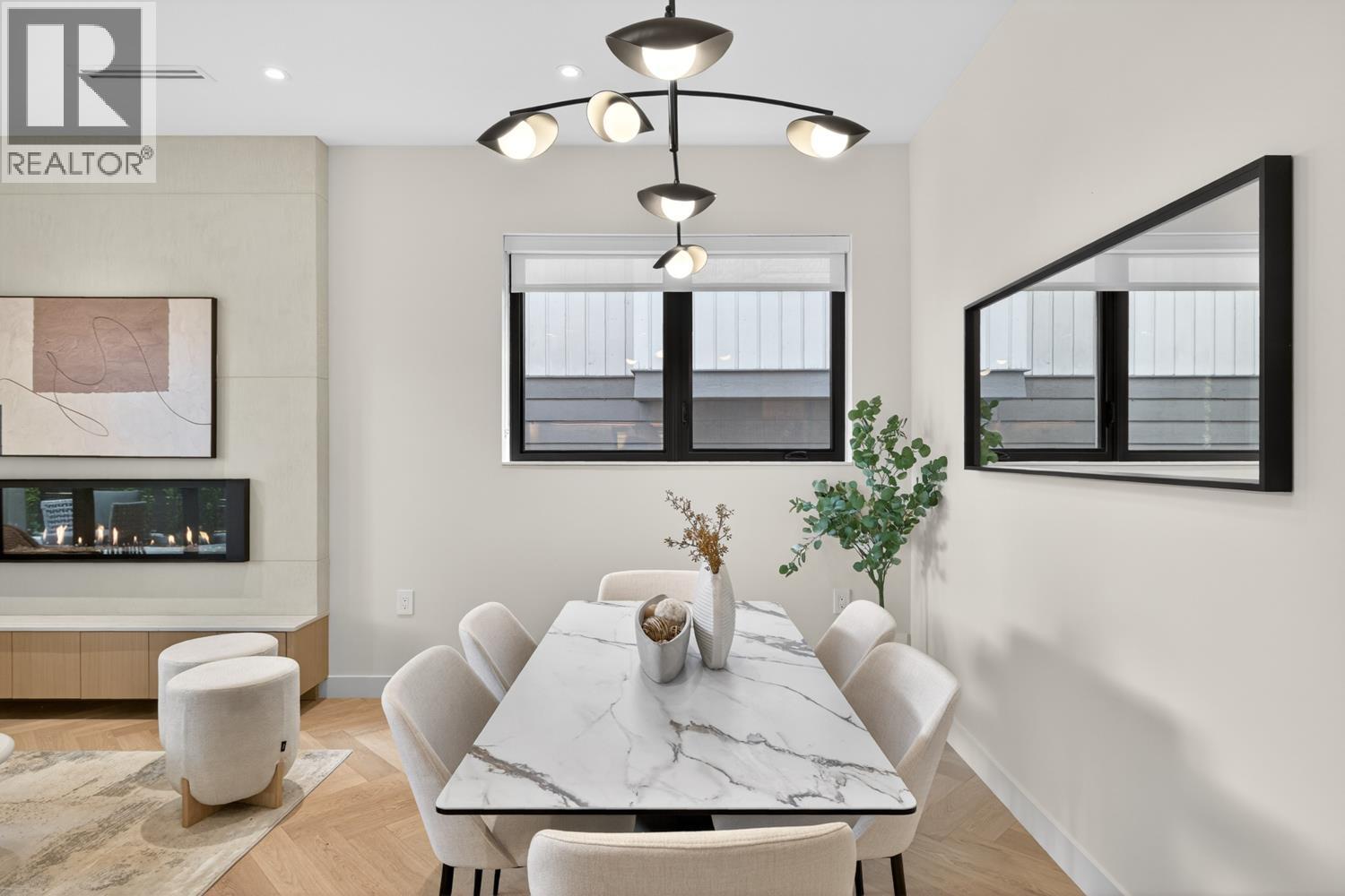 1 58 E 40TH AVENUE, Vancouver