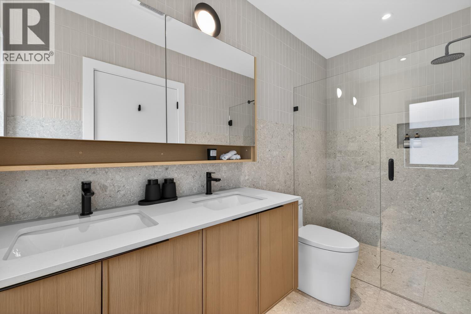 1 58 E 40TH AVENUE, Vancouver