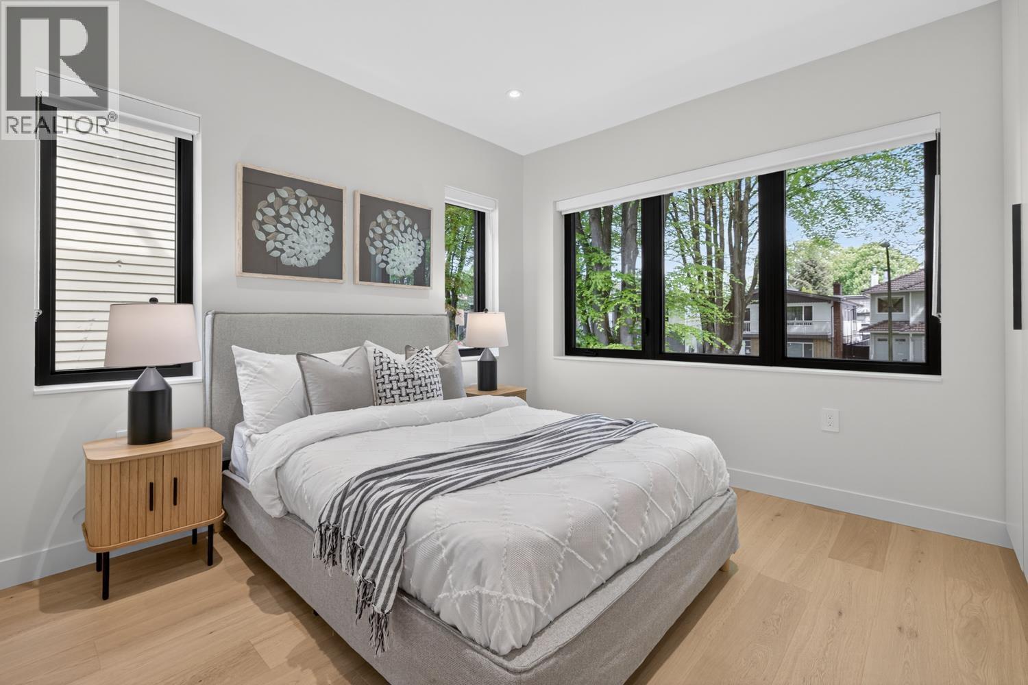 1 58 E 40TH AVENUE, Vancouver