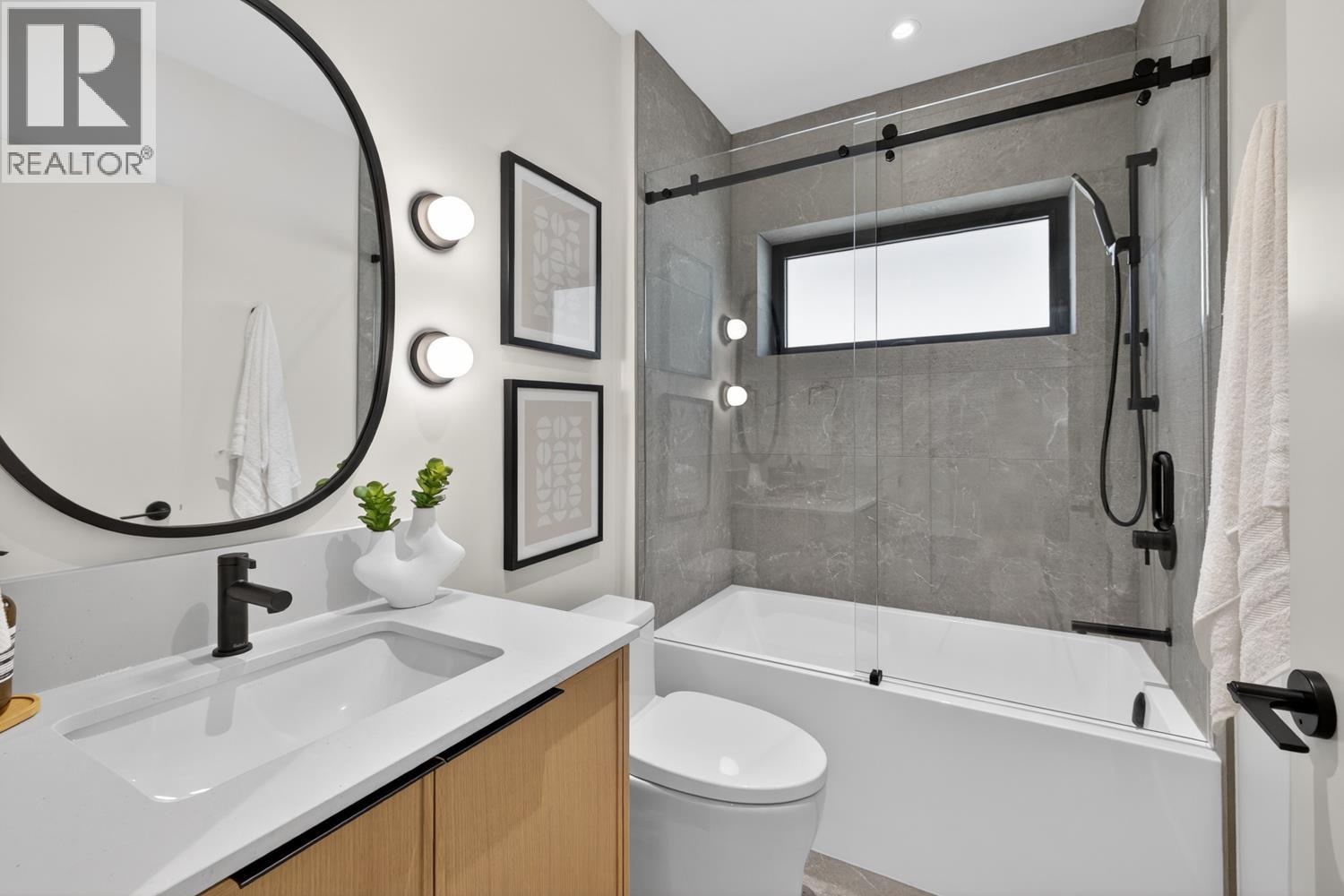 1 58 E 40TH AVENUE, Vancouver