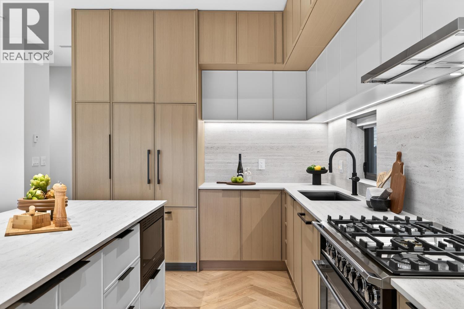 1 58 E 40TH AVENUE, Vancouver
