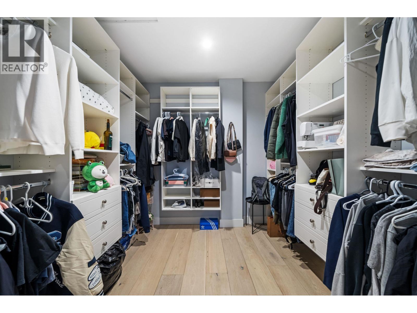 656 BLUE MOUNTAIN STREET, Coquitlam