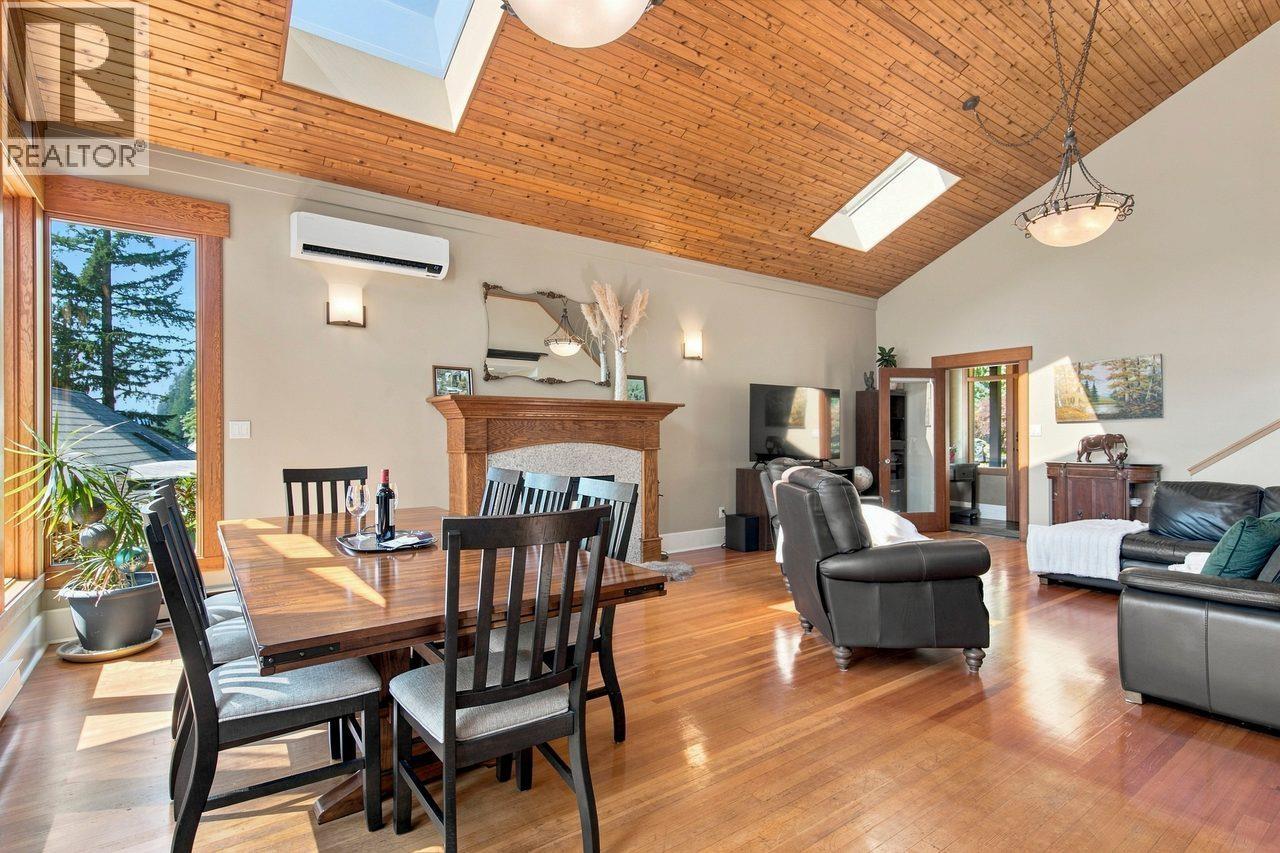 330 SASAMAT LANE, North Vancouver
