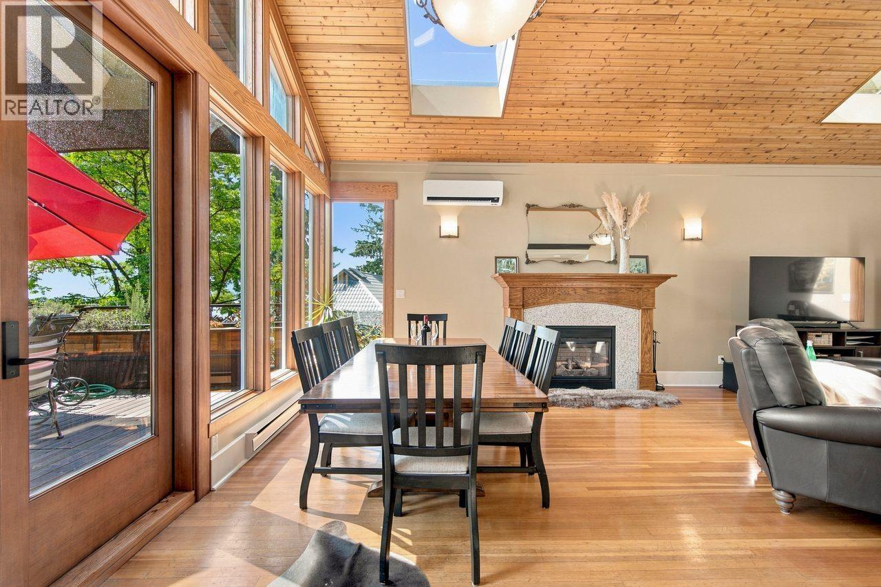 330 SASAMAT LANE, North Vancouver