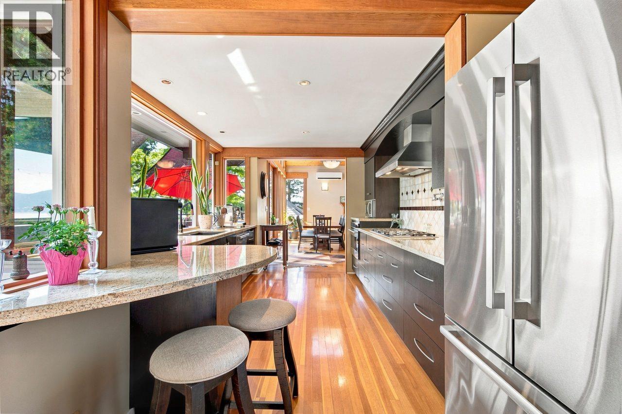 330 SASAMAT LANE, North Vancouver
