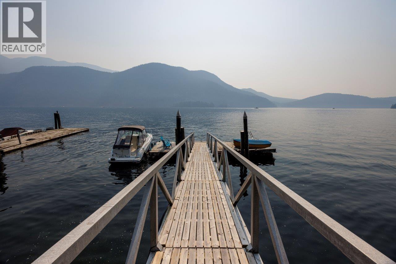 330 SASAMAT LANE, North Vancouver