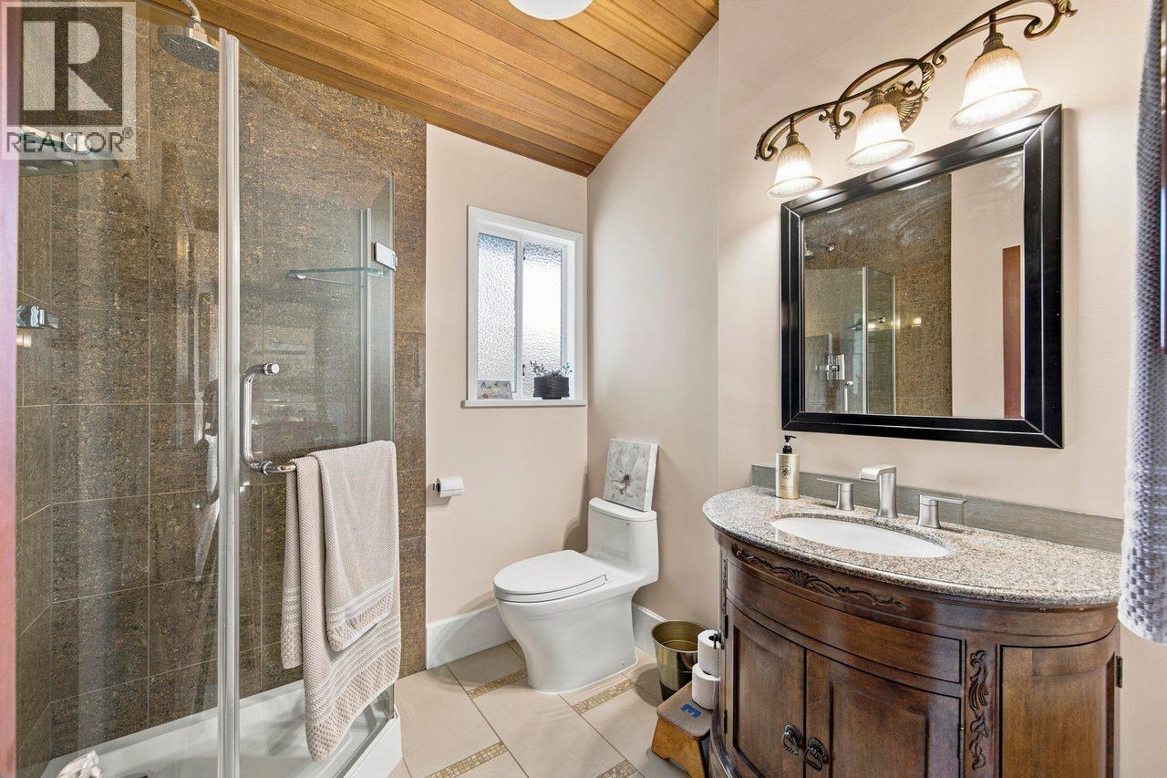 330 SASAMAT LANE, North Vancouver