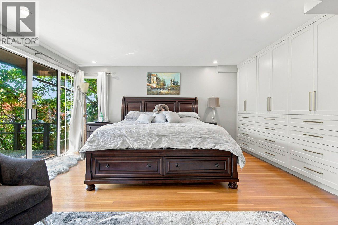330 SASAMAT LANE, North Vancouver