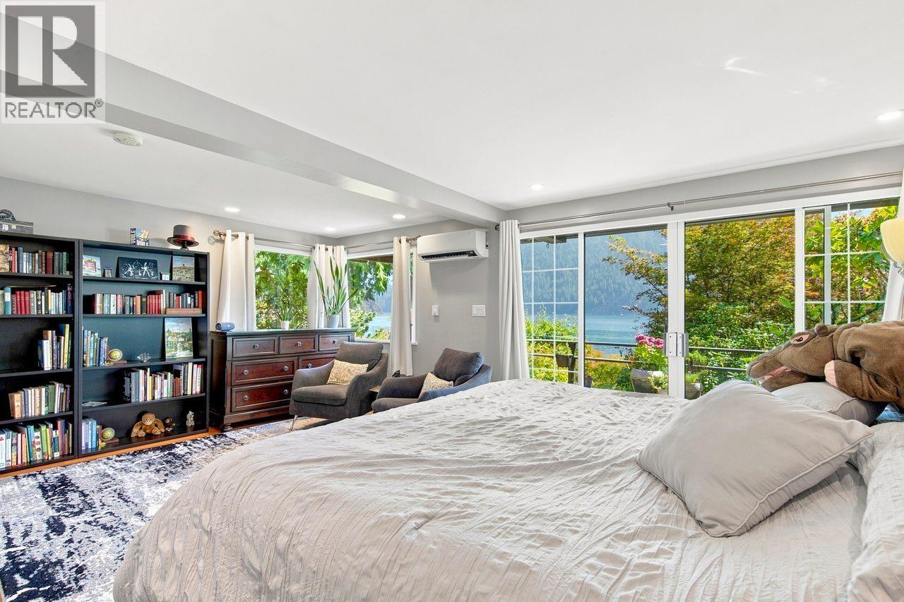 330 SASAMAT LANE, North Vancouver