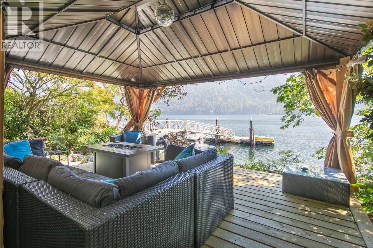 330 SASAMAT LANE, North Vancouver