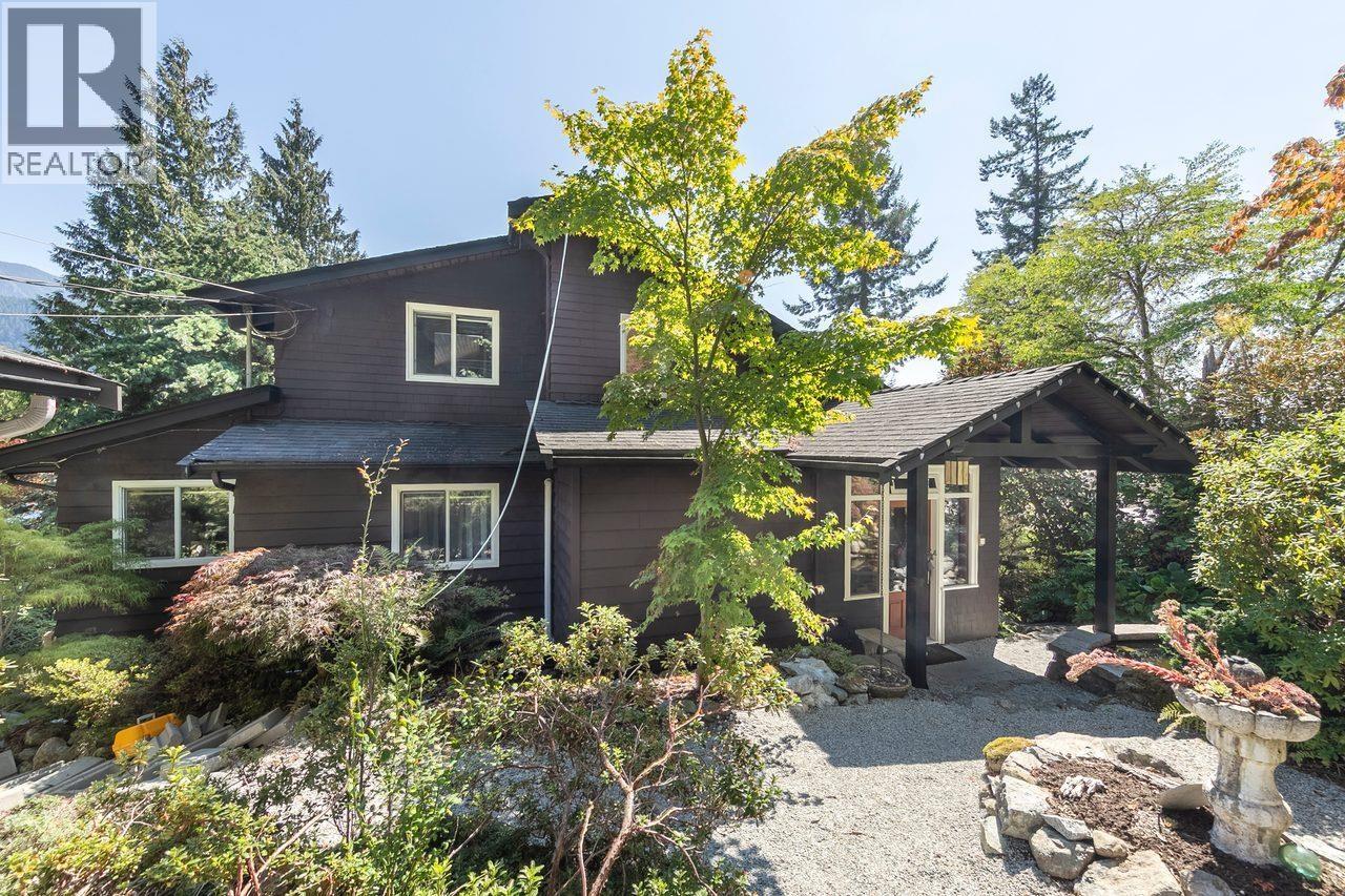 330 SASAMAT LANE, North Vancouver
