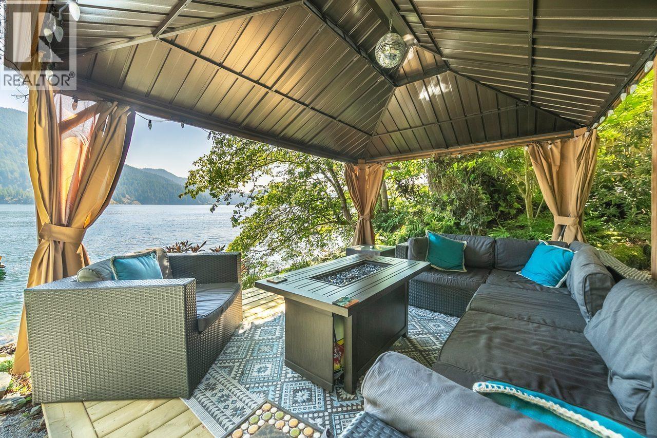 330 SASAMAT LANE, North Vancouver