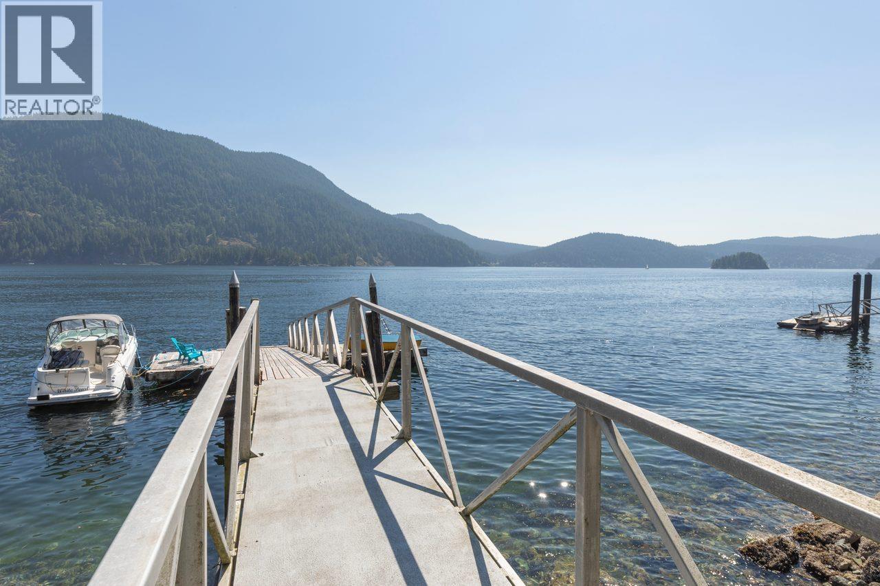 330 SASAMAT LANE, North Vancouver