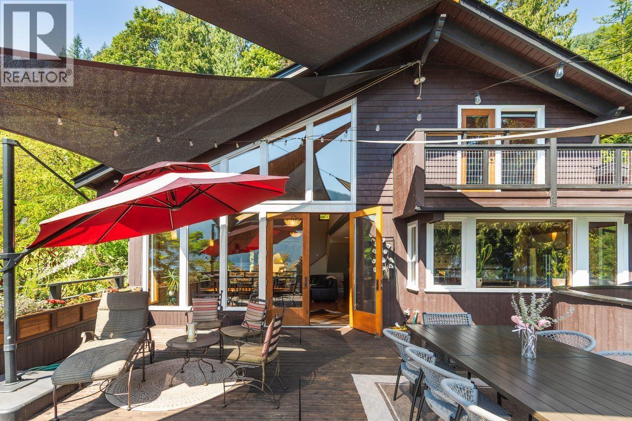 330 SASAMAT LANE, North Vancouver