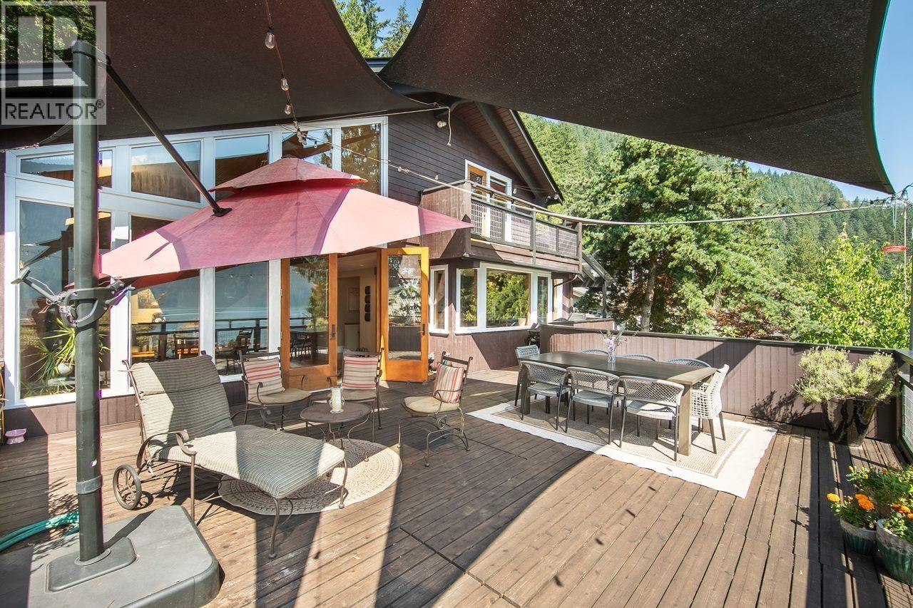 330 SASAMAT LANE, North Vancouver