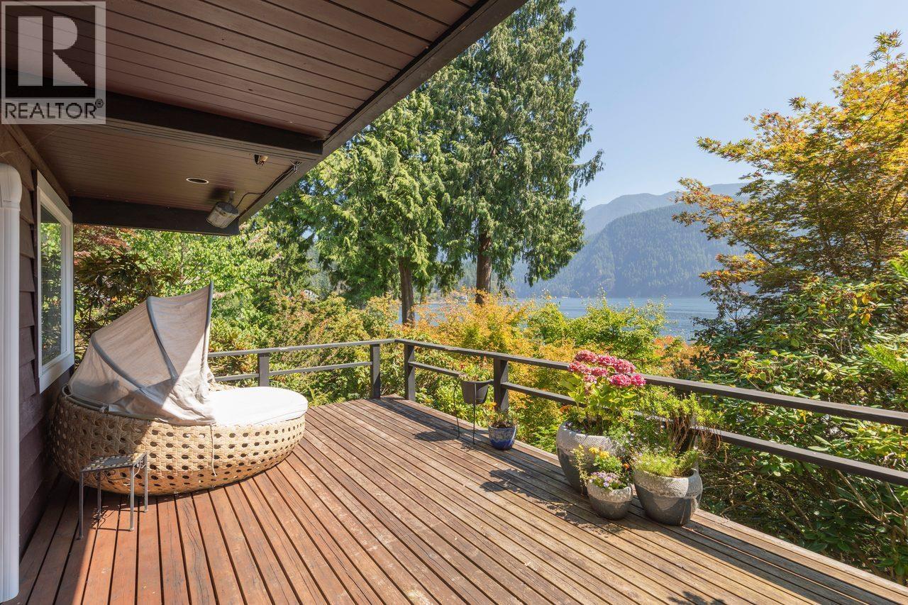 330 SASAMAT LANE, North Vancouver