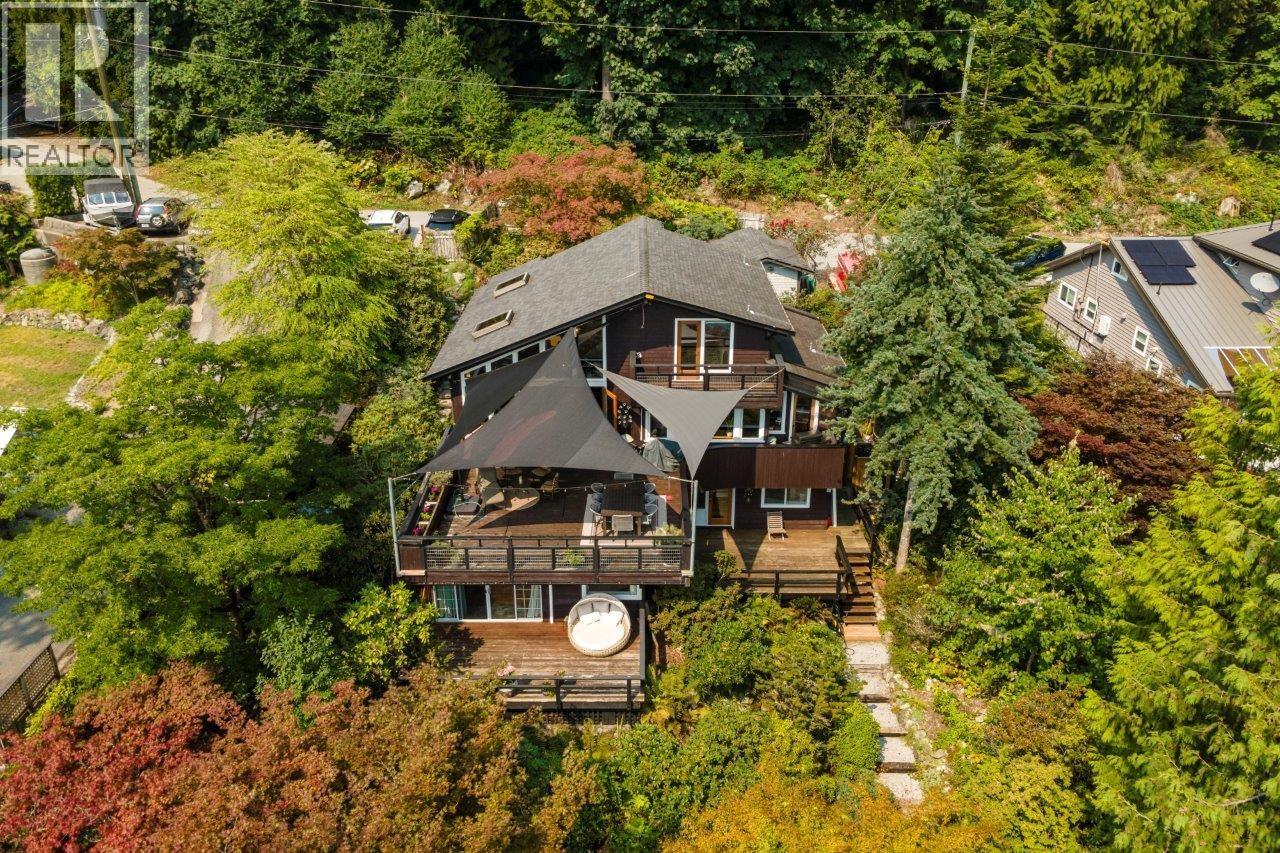 330 SASAMAT LANE, North Vancouver